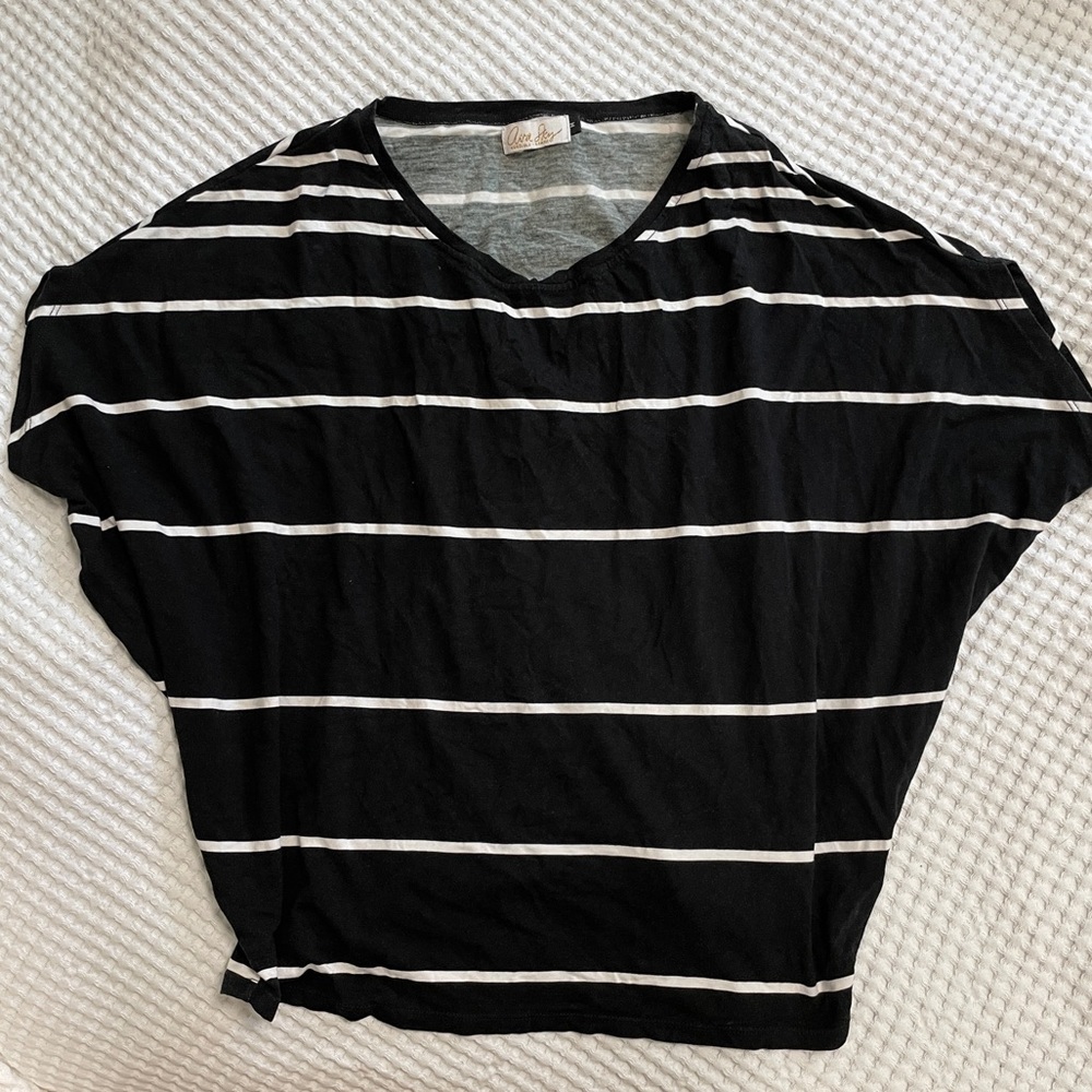 Black and white AVA Sky top, Size M